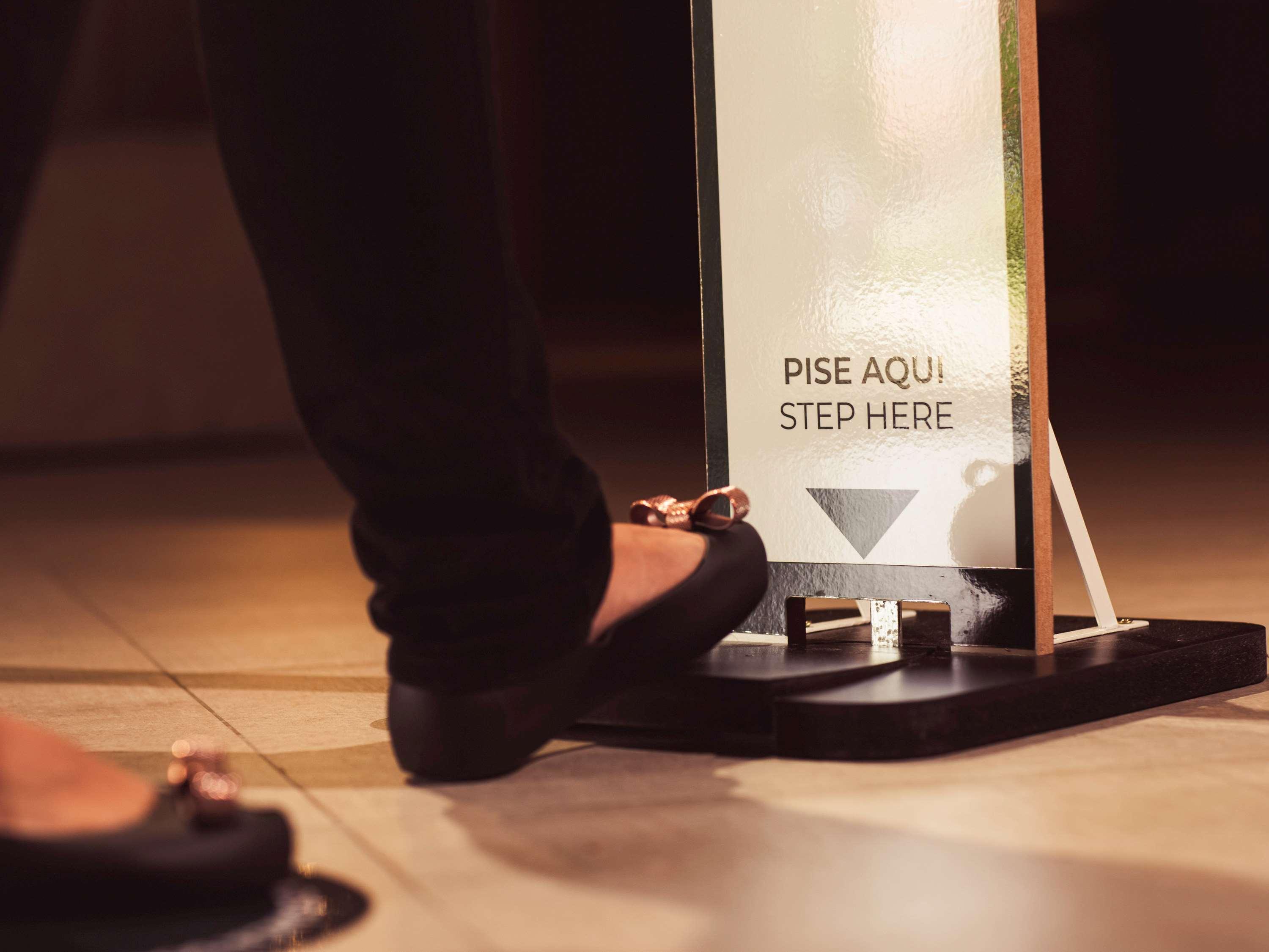 Grand Mercure Sao Paulo Vila Olimpia Exterior photo Foot pedal sanitizer dispenser
