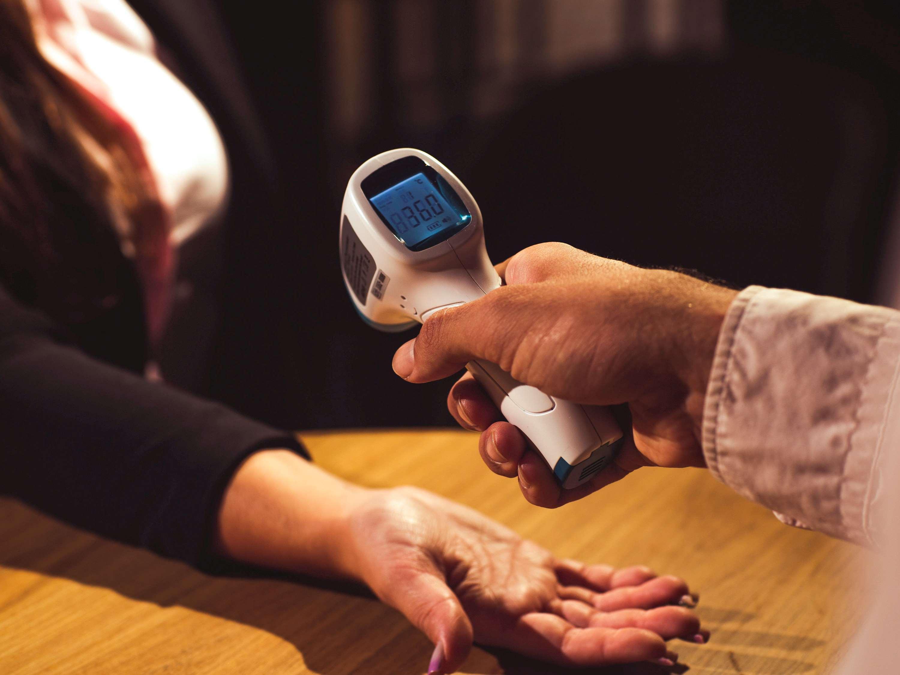 Grand Mercure Sao Paulo Vila Olimpia Exterior photo Infrared thermometer in use